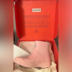 Hunter rain boots. New in box. Azalea Pink.Kids US 4Boys/5Girls/EU 36.Retail $85